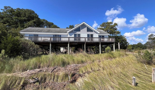 4BR Riverfront Stilt Home w/Panoramic Views & Private Beach in Gloucester, VA in Gloucester