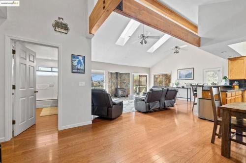 5 Bdr Yosemite Peaks Pool Table, Vaulted Ceilings