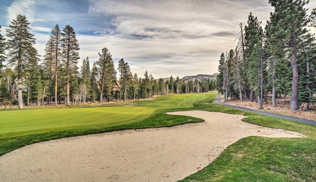 5 Mi to Mammoth Mtn Ski Area: Condo w/Views!