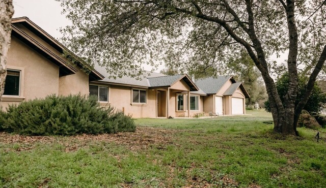 50 miles to Yosemite - The Granite Retreat 4-bedroom house with WiFi, AC