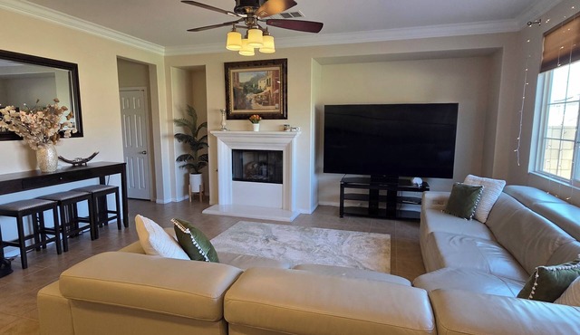 5BR/4.5BA West Palmdale Home - Near Mall & Freeway