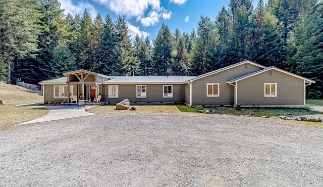 6-Bedroom Retreat in the Redwoods with Private Fishing Pond, Game Room, & WiFi