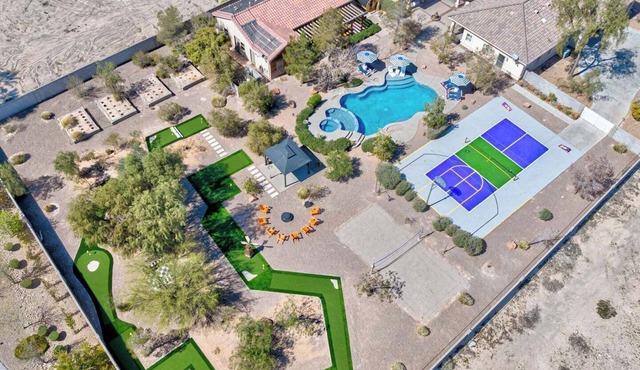777RENTALS - Vegas Resort | Pool, Pickleball, Mini Golf, Sauna