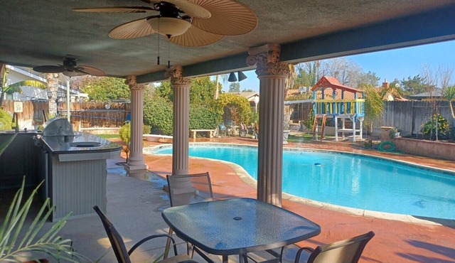 A beautiful 3 bedrooms 2 Living rooms and 2 bathrooms