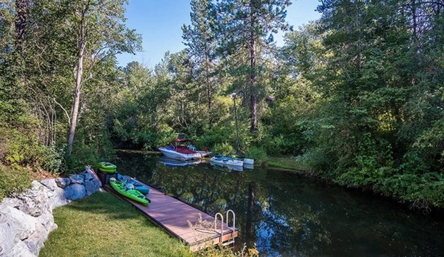 A/C LakeAccess GameRoom Xbox DogOK kayaks paddleboards Private30'Dock Sleeps 14 in Sagle