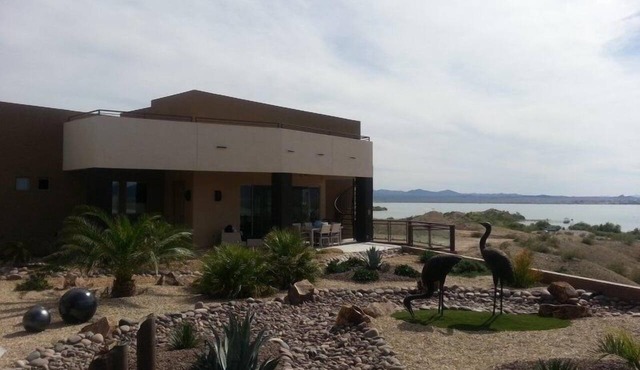 A Snowbird’s Waterfront HEAVEN in majestic Lake Havasu