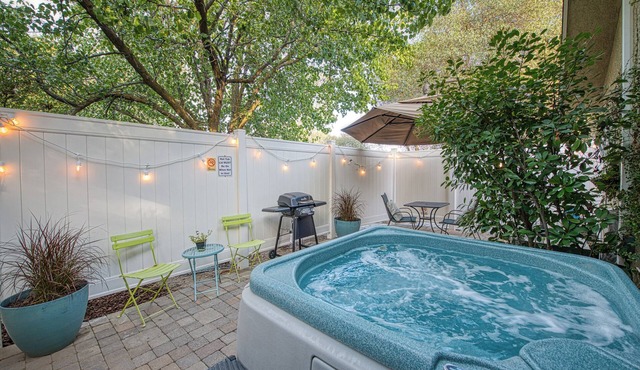 Acorn Cottage/Hot Tub/E V Charger/Yosemite Area