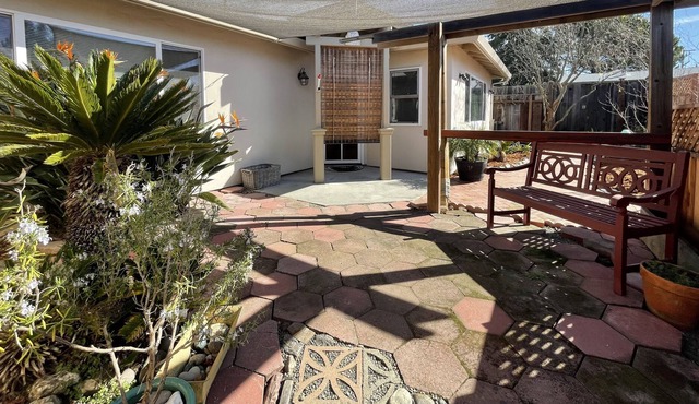 Adorable One Bedroom Guest House with Hot Tub