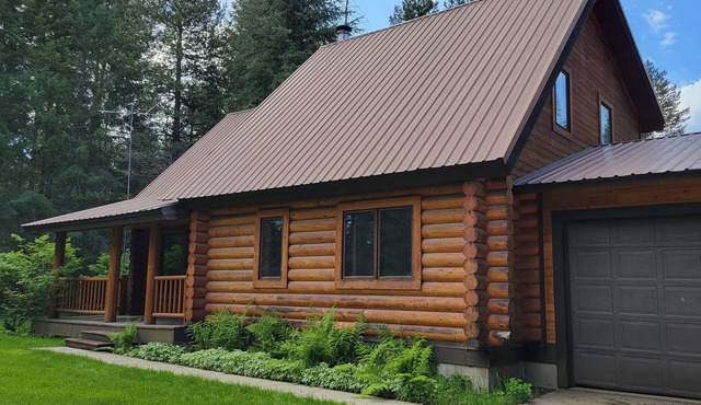 Adventure Cabin -Coolin Priest Lake; king bed, bunks, ATV and snowmobile parking in Coolin