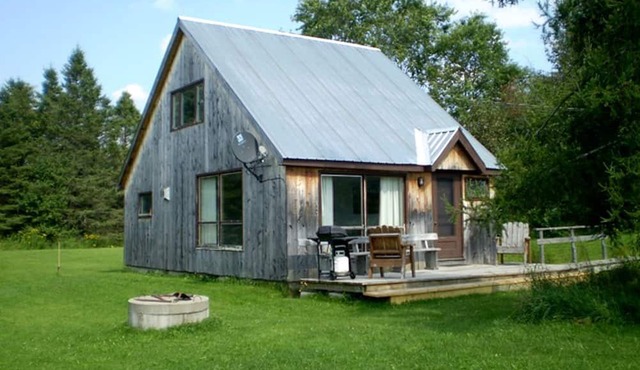 All Season Pet-Friendly Cabin Rental with Full Kitchen in the Northeast Kingdom of Vermont in Craftsbury Common