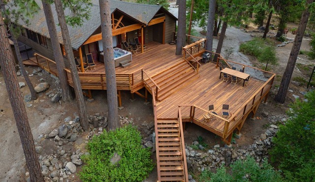 Almost Heaven! A charming cabin on the creek walk to town with spa in Idyllwild