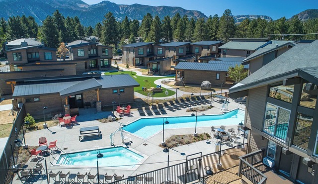 Alpine Room with Private Parking, Steps from Mammoth Mountain & Ski Trails