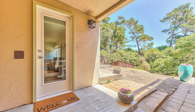 "Alta Mesa Oaks" 5 min to downtown Monterey-Beach Private studio WiFi-TV