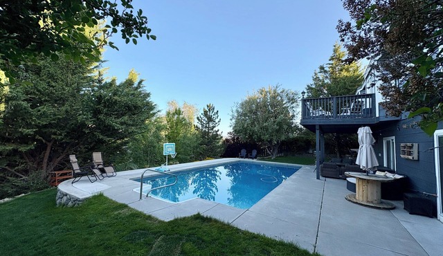 Amazing 3br guest house with office & pool. Very Private and Quiet Neighborhood!