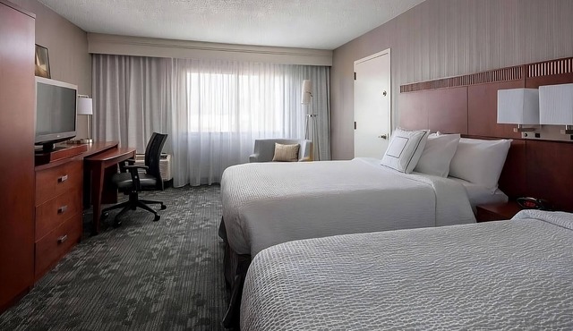 Amazing Price! Close to Airport! Pet Friendly!