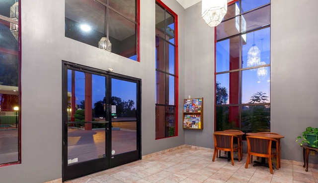 Americas Best Value Inn & Suites Bakersfield Central