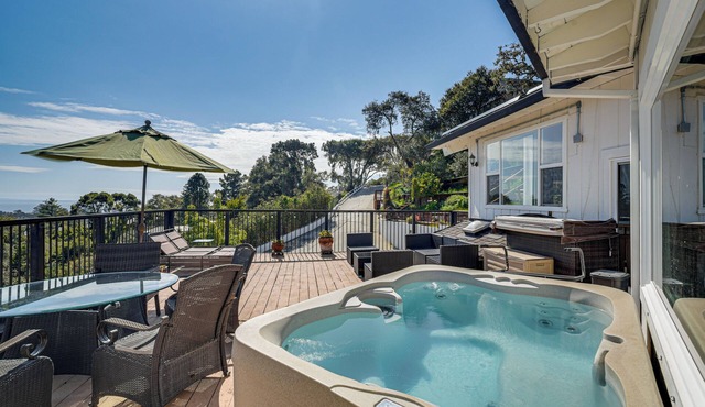 Aptos Home w/Decks & Hot Tub - 2 Mi to Beach! in Aptos