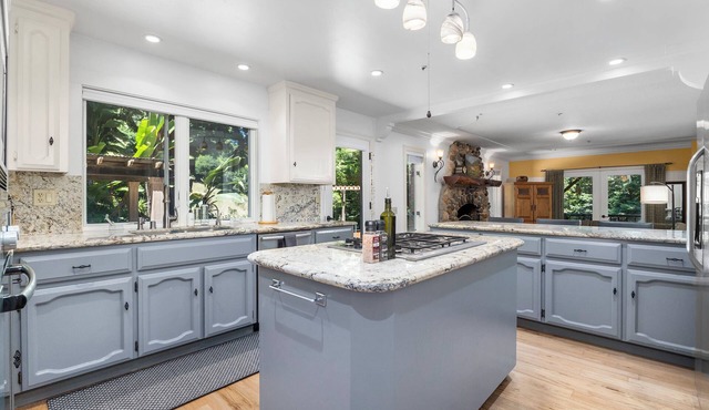 Aptos Oasis with hot tub!