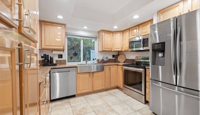 Artist’s Home High-end design with a Prime Location and Forest View, 1414 ft