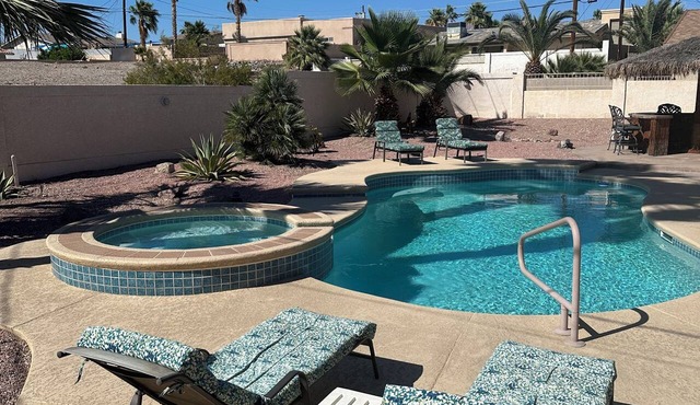 AUGUST BIG SAVINGS! PRIVATE POOL, PATIO & TIKI BAR WITH BEAUTIFUL LANDSCAPING