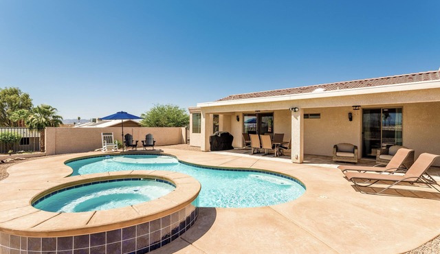 Avalon Oasis with Pool/Spa, 4 Bedrooms, Private Casita, Close to Lake!