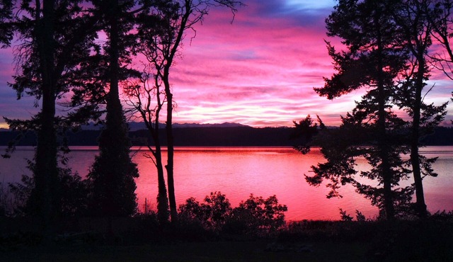 Awesome sunsets, kayaks, firepit, hot tub, big fenced lawn, crab boat and buoy! in Camano Island