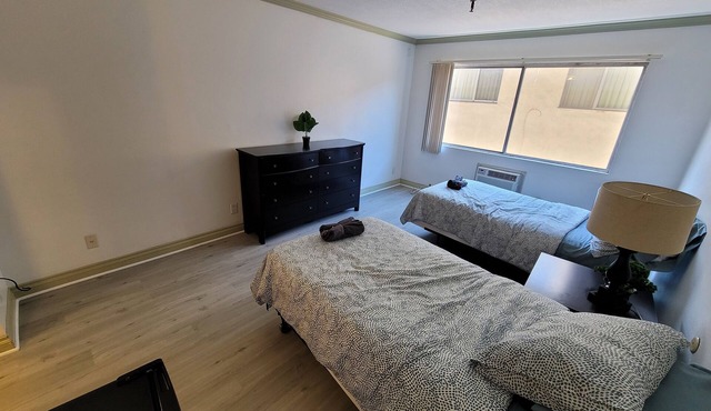(B11) LA Lovely Double Deluxe Unit