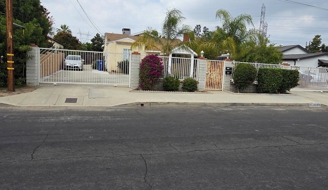 Back House 2-bedroom in Quiet NOHO District