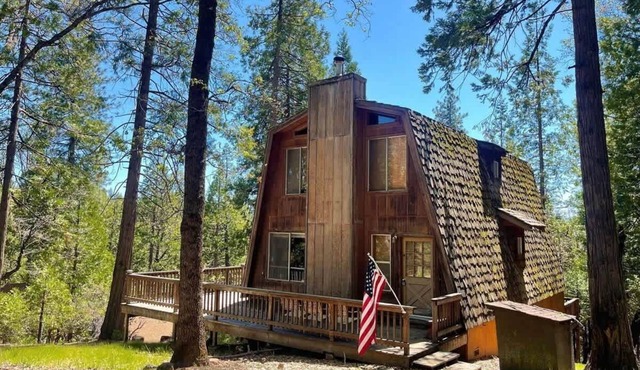 🏞️ Baio Cabin – Rustic Retreat w/Twain Harte Lake Access & Spacious Deck