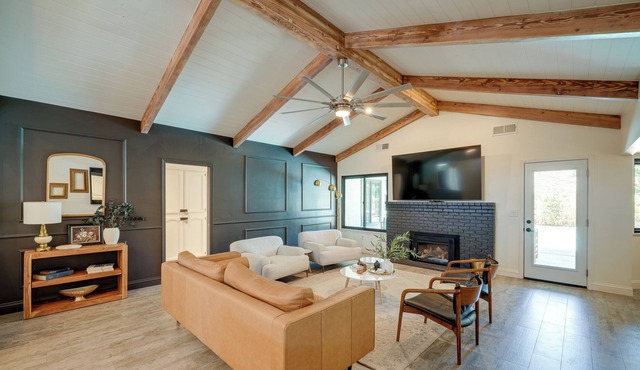 Bakersfield Oasis: Private Pool, Hot Tub & Patio!