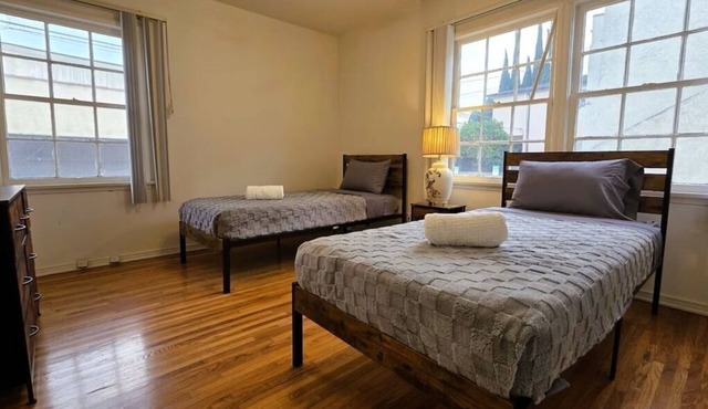 Bargain Beverly Hills 2 bedroom ground floor apartment near la Cienega park
