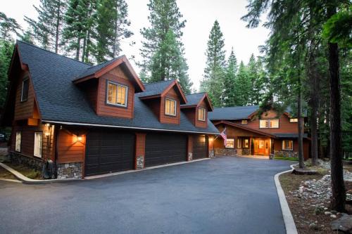 Basecamp Luxury Lake Almanor Cabin