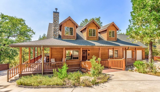 Bass Lake Log Home - Dog Friendly!