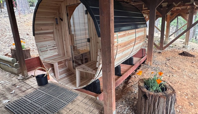 Batteate Cabin with Hot Tub, Barrel Sauna, and Game Room