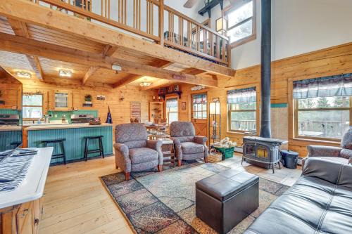 BBQs, Hikes & Fireside Nights: Cabin in Black Hawk in Black Hawk