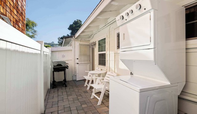 Beach Bungalow 2. Dog-Friendly. Steps to the beach! in San Diego