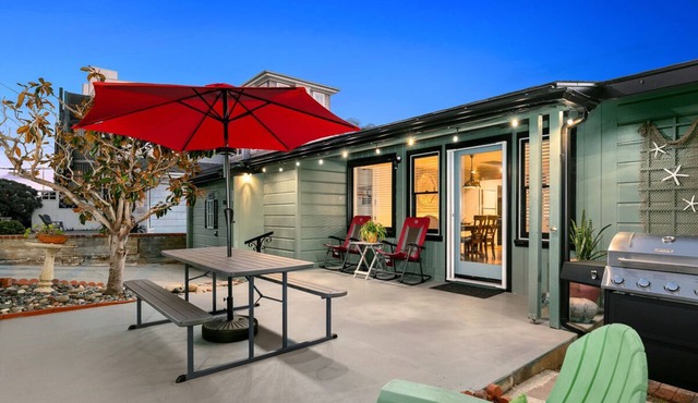 Beach Cottage a few homes from the Beach in Carlsbad