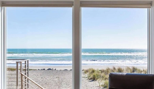 BEACHFRONT! 4bd/4ba Luxury House in Gated Community in Stinson Beach