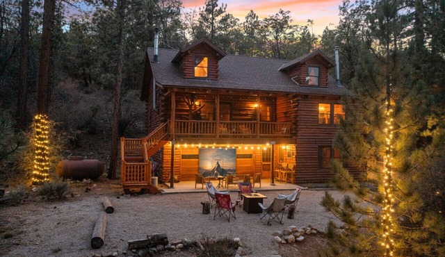 Bear Hollow Retreat: Secluded, Luxury, Log Cabin!