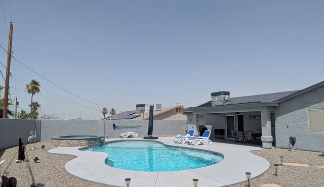 Beat the heat! Enjoy a private pool/spa under the stars. So many amenities!