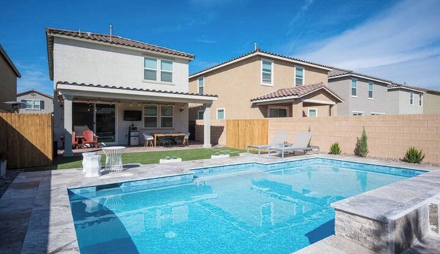 Beautiful 3 bedroom house with heated modern pool