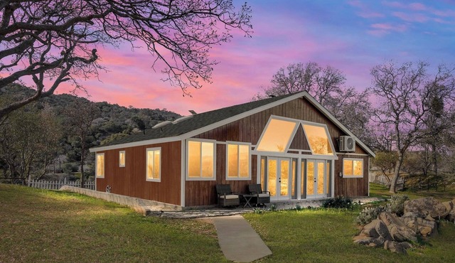 Beautiful 4-bedroom cabin in enchanting Tehachapi mountains with private hiking