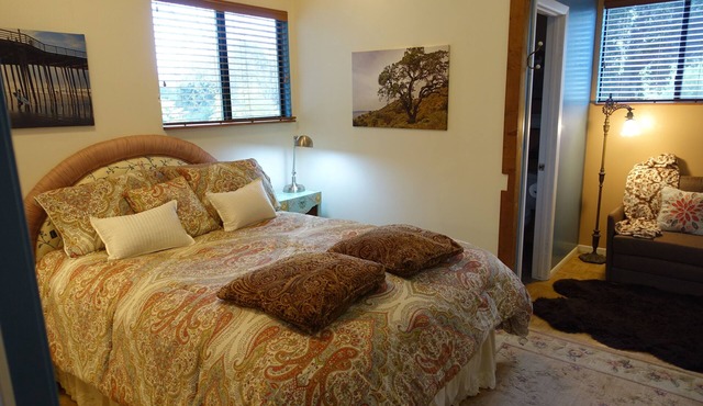 Beautiful cottage in quiet, rural setting in the heart of wine country.