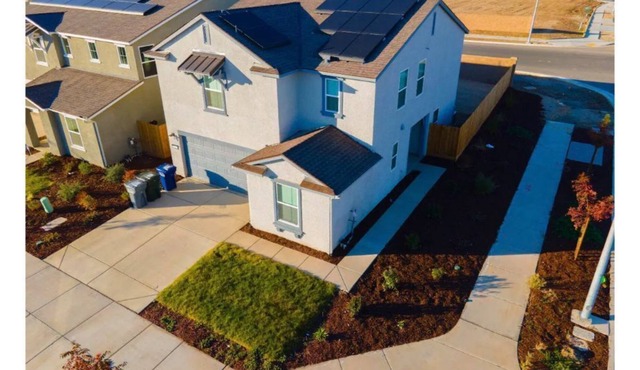 Beautiful new 5BR home - free parking