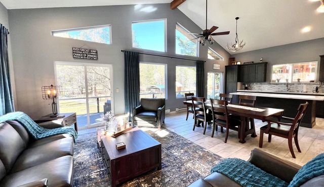 Beautiful Riverfront Escape - Peaceful & Relaxing Getaway