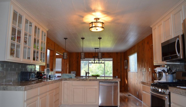 Beautiful riverfront, family friendly home minutes from Lodi - no pets/smoking