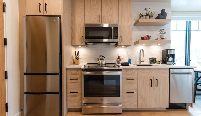 Beautiful Studio Condo in The Village in Tamarack