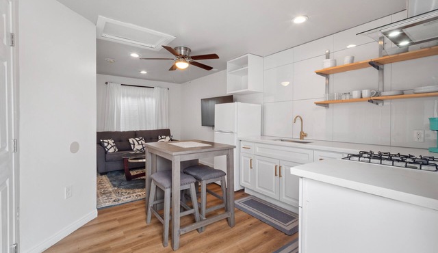 Beautiful unit in Baldwin Hills