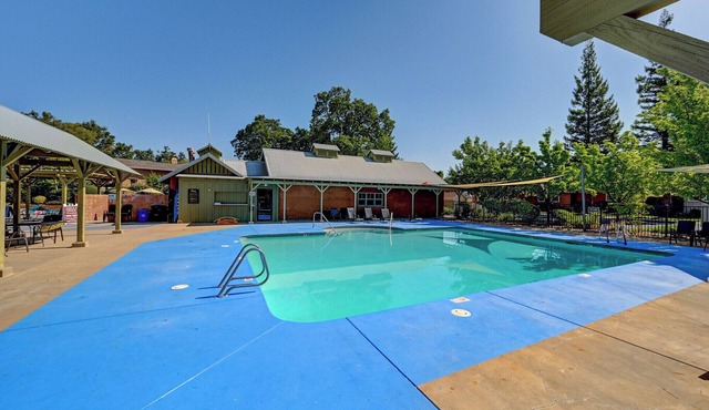 Beautifully furnished home with HOT TUB