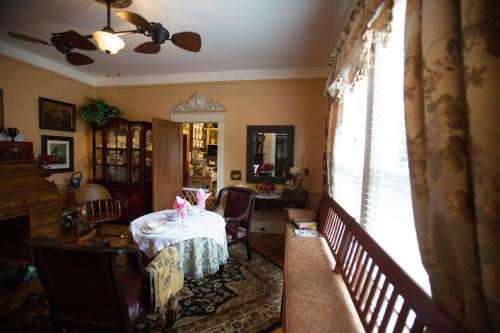 Bees B & B in Mount Airy